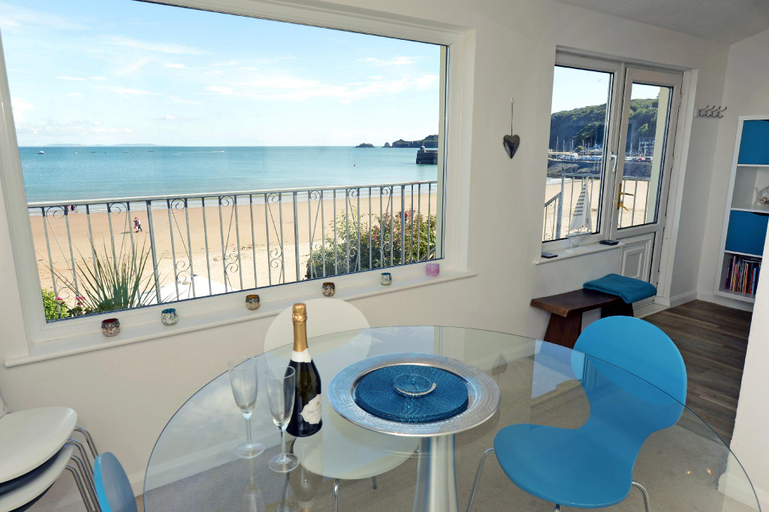 Others 4, Gone to the Beach - Sea Views, Direct Beach Access, Pembrokeshire