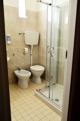 Bathroom 4, Hotel Cirene, Rimini