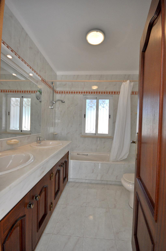Bathroom 2, Great pool villa just a short stroll to the centre, Loulé