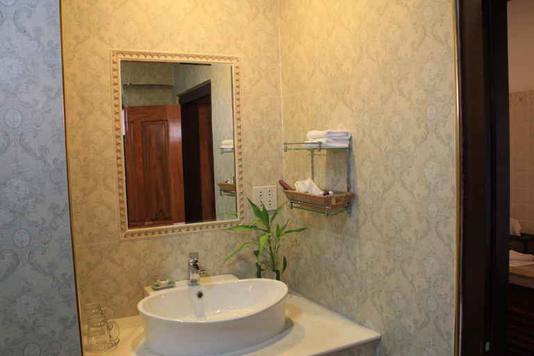 Bathroom 3, Villa Angthong, Luang Prabang