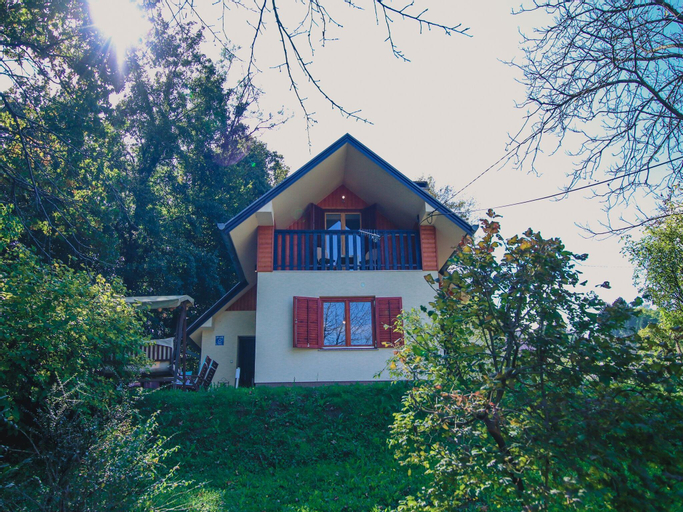 Lovely holiday house with big, private garden,  1.5km from well known SPA centre, Tuhelj