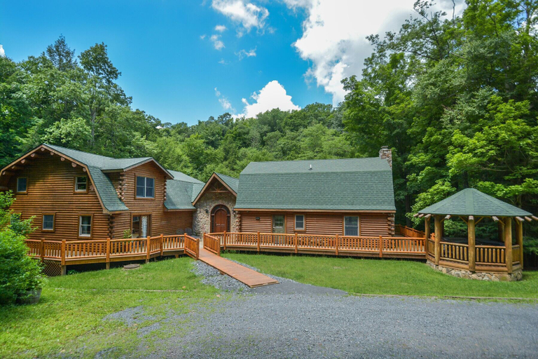 Exterior & Views 1, Streamside 4 Bedroom House, Garrett