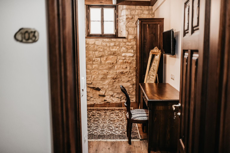 Bathroom 4, Beratino Hotel, Beratit