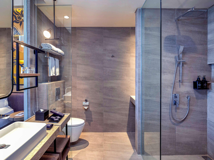 Bathroom 10