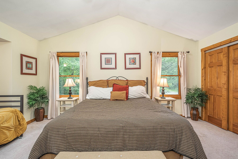 Bedroom 2, Streamside 4 Bedroom House, Garrett