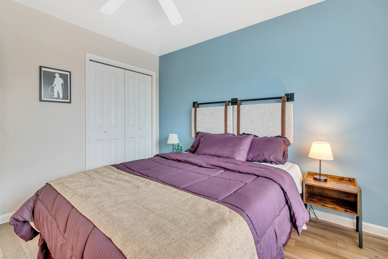 Bedroom 1, Spacious Elegant Texas Style Apartment In The Pearl, Bexar