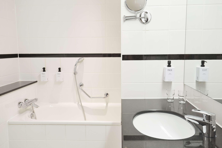 Bathroom 4, Scandic Wroclaw, Środa Śląska