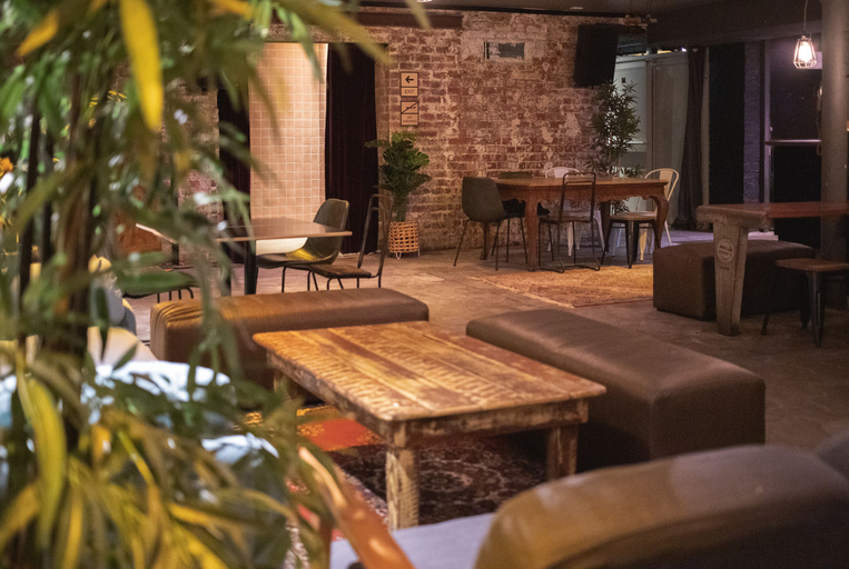 Food & Drinks, Selina Central Melbourne, Melbourne