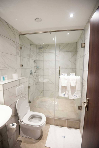 Bathroom 4, The Crossroads Hotel, Westlands, Westlands