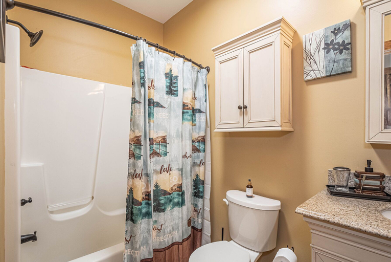 Bathroom 4, Fireside Pointe, Garrett