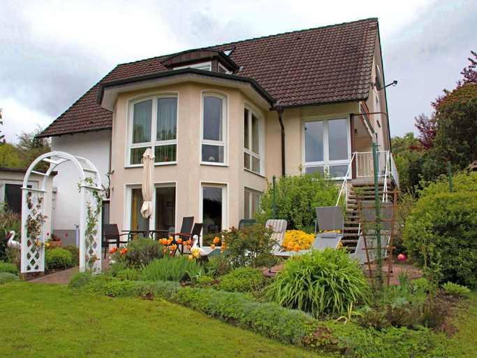 Apartment in Teutoburg Forest in an attractive location with garden and sunbathing lawn, Lippe