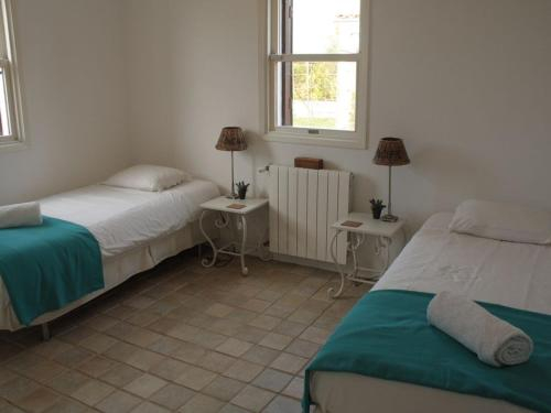 Villa Oasis Azul - beautiful villa with heated private pool short walk to all amenities, Sesimbra