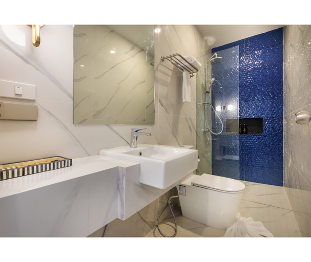 Bathroom 5, Nine River Hotel, Ban Pong