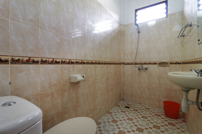 Bathroom 5, Bagus Bay Guest House, Samosir