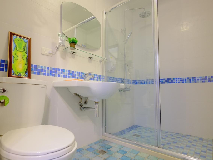 Bathroom, Redbean Guesthouse, Yilan