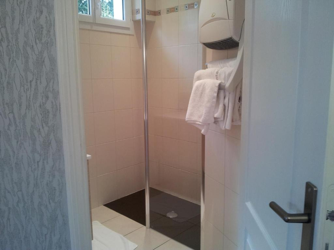 Bathroom, Hotel Beau Site, Cantal