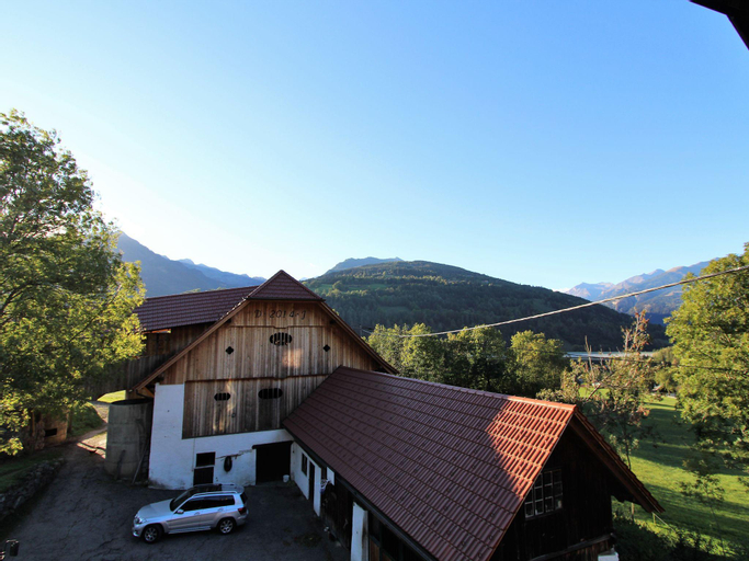 Nice apartment in a farmhouse with beautiful views of the surrounding mountains, Spittal an der Drau