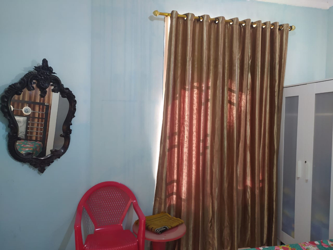 Villa Lucky - Neat & Comfort Villa with 4 Bedrooms + 2 Bathrooms + 1 Gazebo & BBQ, Cianjur