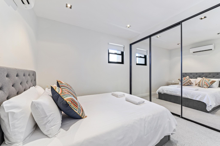 Others 5, HomeHotel,High-end 3 Bedroom terrace Free parking, Canada Bay - Drummoyne