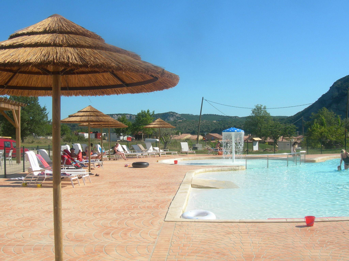 Sport & Beauty 3, Luxury villa on a private domain, located almost directly on the Ardeche!!, Ardèche