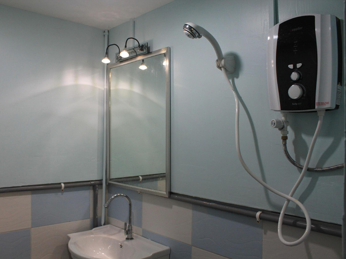 Bathroom 5, 7 Hung Hung Inn, Johor Bahru