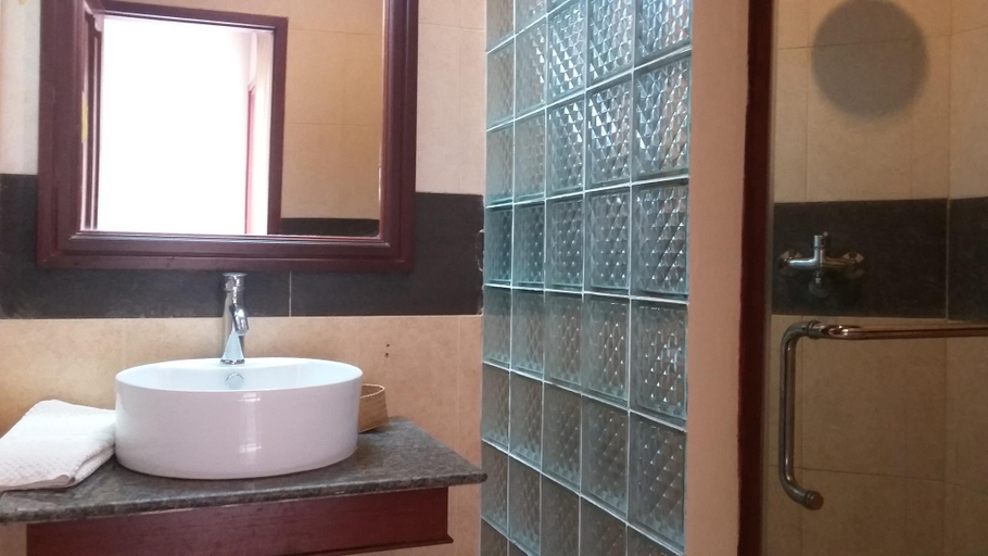 Bathroom, Senesothxuen Hotel, Khong