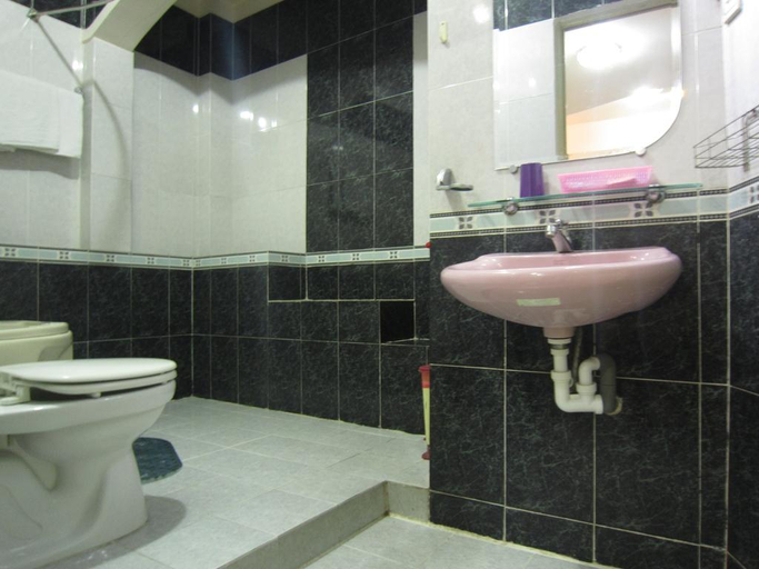 Bathroom, Timi Hotel, Phú Nhuận