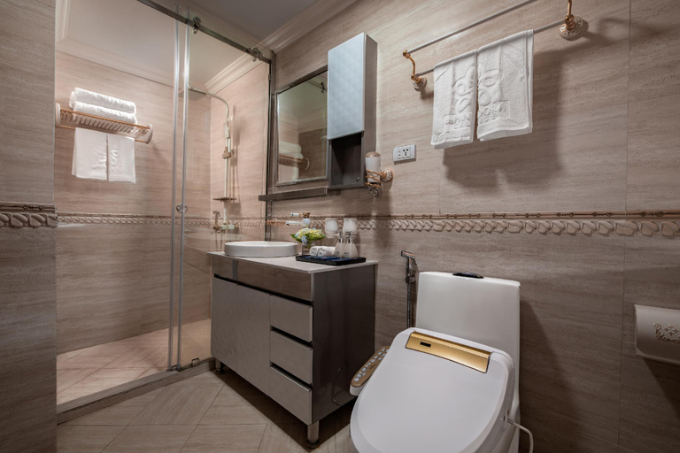 Bathroom 2, La Pandora Cruises, Hạ Long
