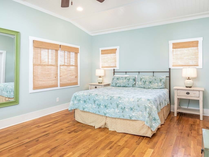 Bedroom 5, Double Happiness, Chatham
