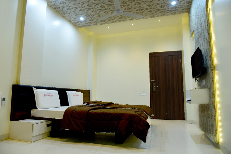 Bedroom 2, Hotel Pushpak Satara, Satara