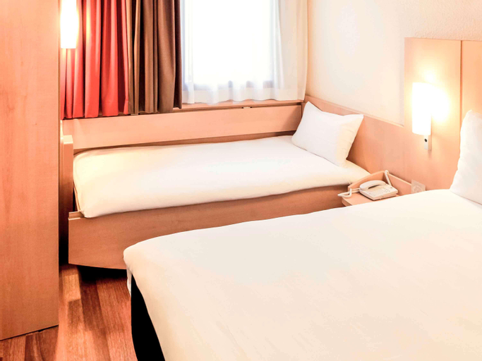 Bedroom 25