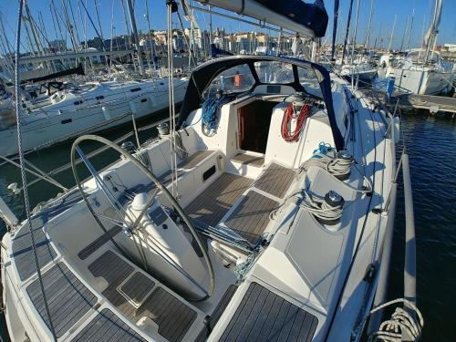 Holidays in a sailboat with a free sunset tour, Lisboa