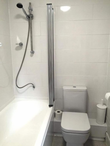 Bathroom 3, Inn For All Seasons Hotel, Gloucestershire