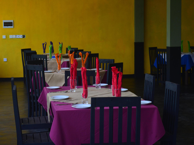 Food & Drinks 5, Sanoga Resort, Hingurakgoda