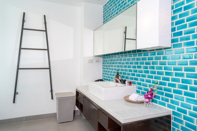 Bathroom 3, Karon Sea View Beach Apartment, Phuket Island