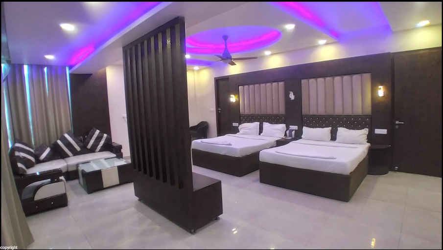 Others 4, Hotel Apple, Sitapur
