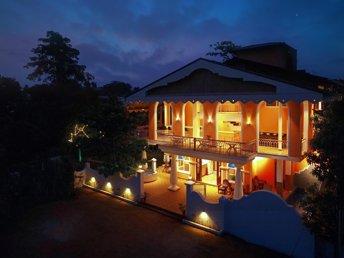 Exterior & Views