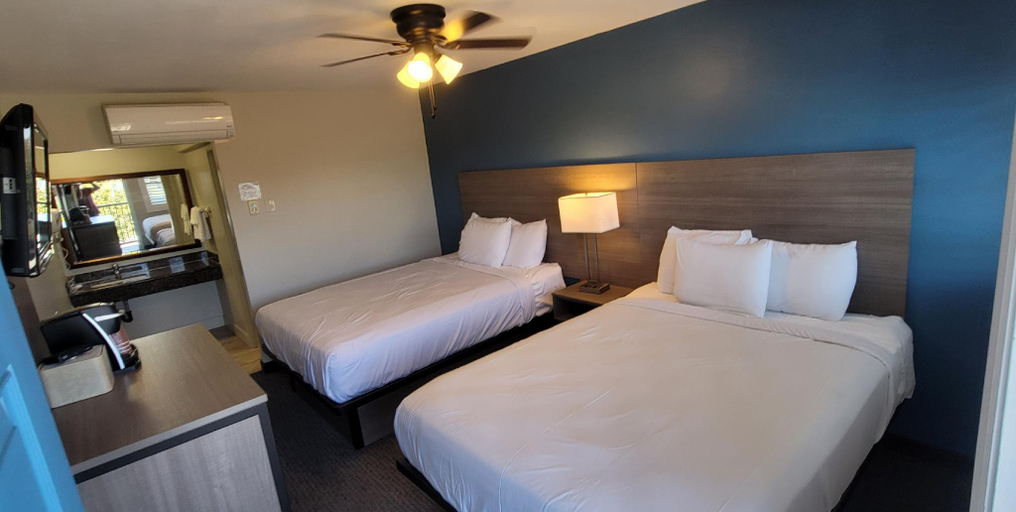 Bedroom 2, Beachwalker Inn & Suites, San Luis Obispo