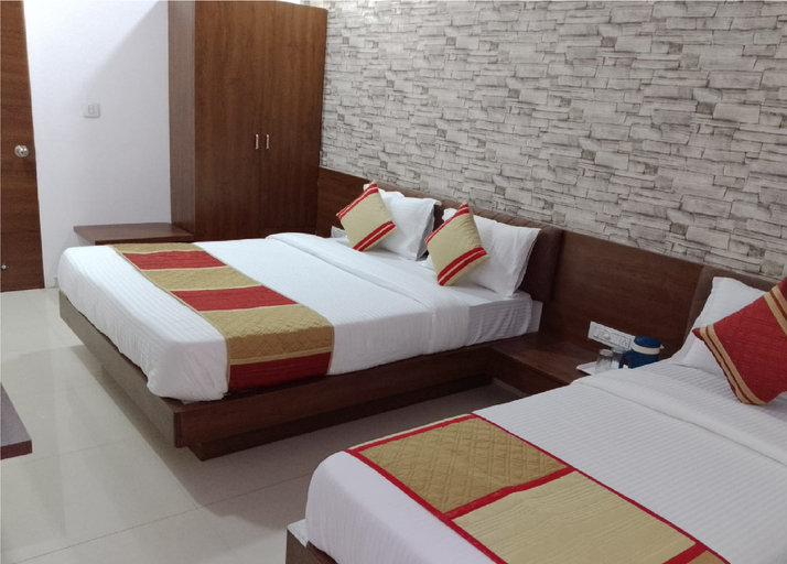 4, Hotel Laxmi Palace, Anand