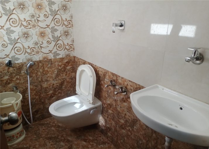 5, Hotel Laxmi Palace, Anand