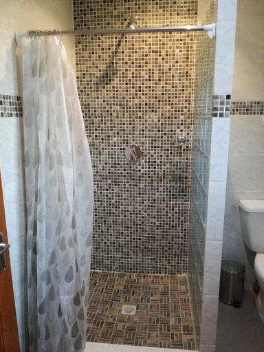 Bathroom 4, Lucy's Guesthouse double bed room upper floor