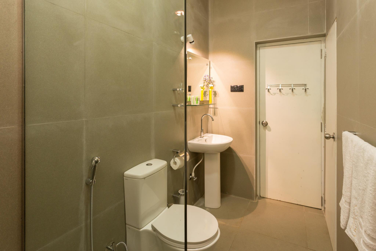 Bathroom 4, Shalom Residence - Kandy, K.F.G. & G. Korale