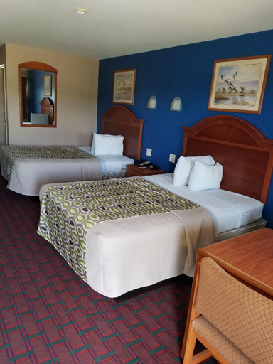 Bedroom 3, Scottish Inn & Suites, Chambers