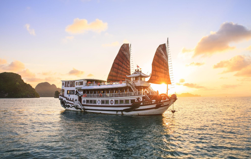 Public Area, Royal Palace Cruise, Hạ Long