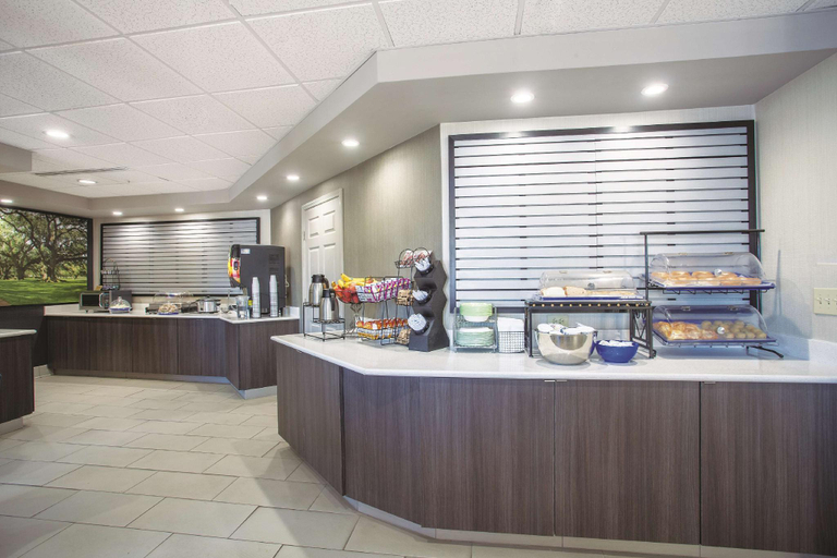 Food & Drinks 5, La Quinta Inn and Suites Jackson Airport, Rankin