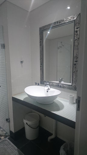 Bathroom 3, 21 Kingfisher Guesthouse, City of Johannesburg