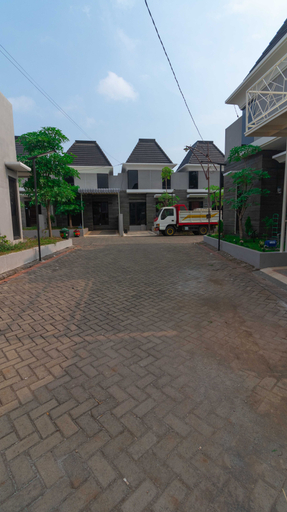 Exterior & Views 2, Villa Private Pool Syariah | Musim Liburan, Malang