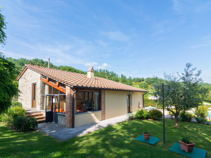 Beautiful Cottage in Dicomano with Swimming Pool, Florence