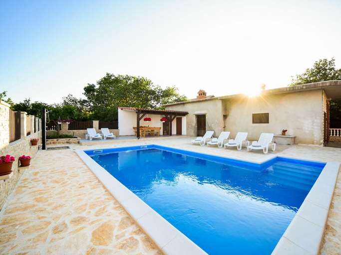 Sport & Beauty 2, Apartment in Slivnica with Private Pool, Posedarje