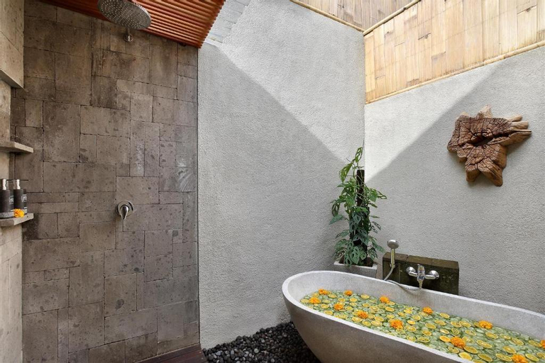Bedroom, Cottages Room with Bathtub in Ubud, Gianyar